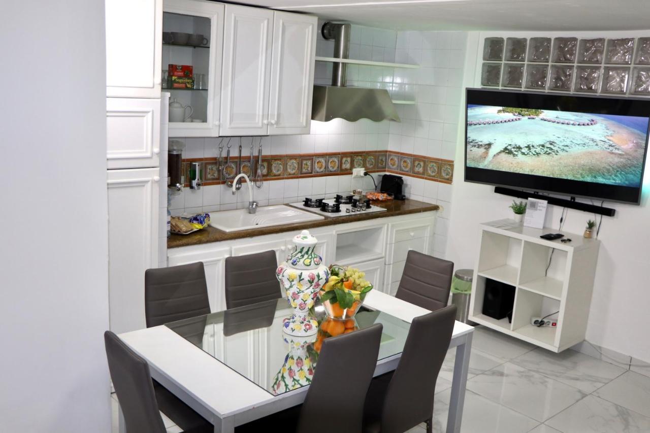 House Relax Apartment Centro Di Napoli Exterior photo